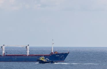 سفينة تحمل حبوباً من أوكرانيا تعبر البحر الأسود