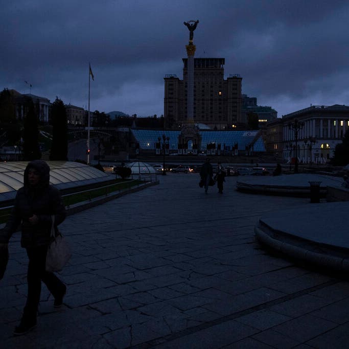 غداة هجمات روسية.. عودة المياه والكهرباء إلى كييف