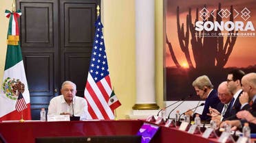 Handout picture released by the Mexican Presidency press office showing Mexican President Andres Manuel Lopez Obrador (L) speaking during a meeting with US Climate Envoy John Kerry (2-L) in Hermosillo, Mexico, on October 28, 2022. (AFP)