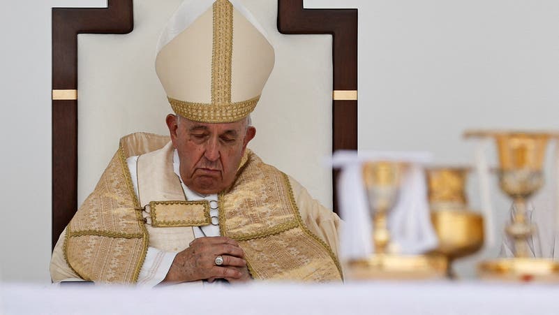 Pope Francis thrills thousands of Catholics in Bahrain with big Mass