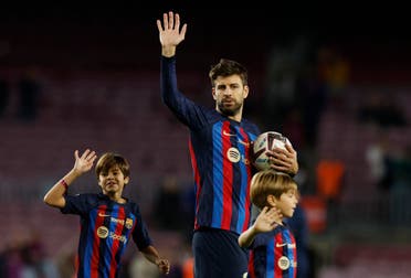 Pique with his two sons at the last farewell (Reuters)