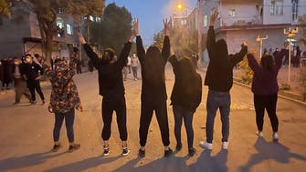گاردین: تظاهرات ضدحکومتی در ایران به‌رغم سرکوب ادامه دارد