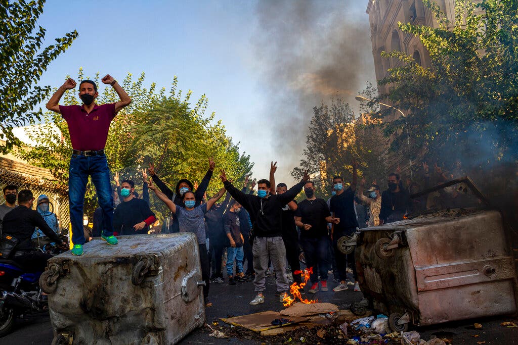 من الاحتجاجات في طهران (أرشيفية- أسوشييتد برس)