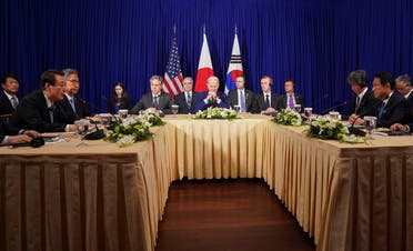  الرئيس الأميركي جو بايدن خلال لقائه اليوم مع زعيمي اليابان وكوريا الجنوبية