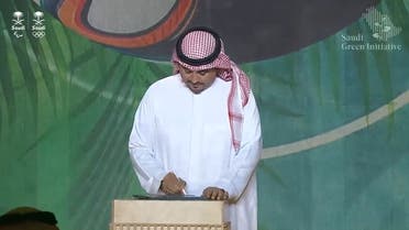 Prince Fahd bin Jalawi of the Saudi Olympic and Paralympic Committee signs an agreement on the sidelines of the Saudi Green Initiative Forum to join the UN’s “Sports for Climate Action” initiative. (Screengrab)