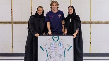 Luka Modric poses for a photograph with Lamia Bahaian and Aalia al-Rasheed from the Saudi Arabian Football Federation's (SAFF) women's department. (Supplied)