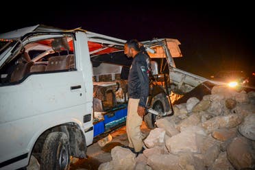 الشاحنة التي وقعت في الحفرة في مقاطعة السند بباكستان