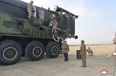 زعيم كوريا الشمالية يشرف على الصواريخ الباليستية العابرة للقارات - رويترز