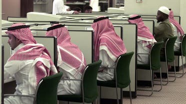 موظفون في السعودية (رويترز)