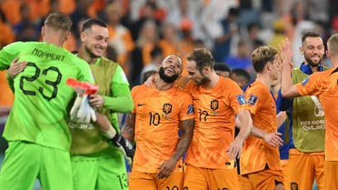 Netherlands’ forward #10 Memphis Depay (C) and Netherlands’ defender #17 Daley Blind (4th R) celebrate at the end of the Qatar 2022 World Cup Group A football match between Senegal and the Netherlands at the Al-Thumama Stadium in Doha on November 21, 2022. (AFP)