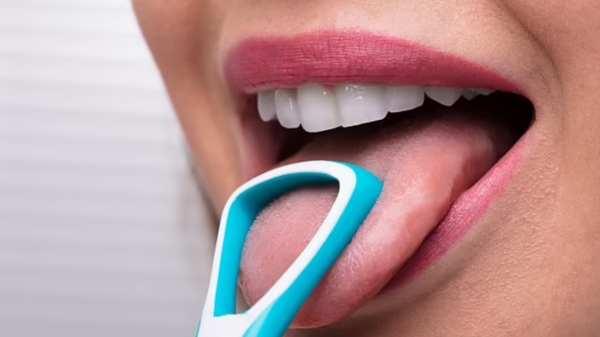 Tendency to “scrape the tongue” .. does it really benefit the health of the mouth and teeth?