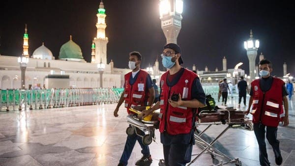 A woman gives birth in the middle of the square of the Prophet’s Mosque