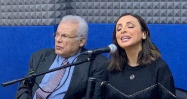 أنغام مع والدها - أرشيف