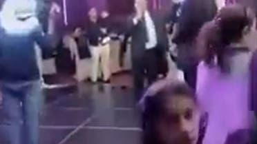 مصري يطلق زوجته في حفل زفاف ابنته