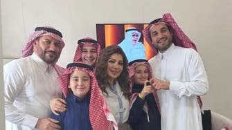 سعودی عرب آکر شامی گلوکارہ اصالہ  کے بچوں اور بھائی نے سعودی لباس پہن لیا