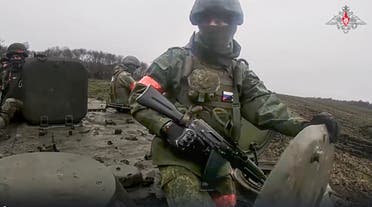 جنود روس من وحدة الحماية من الإشعاعات والأسلحة البيولوجية والكيمياوية في أوكرانيا