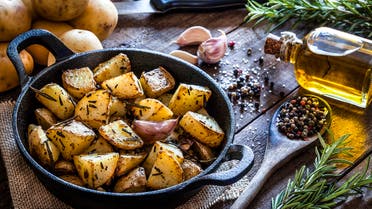 צלחת תפוחי אדמה צלויים - iStock