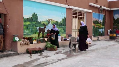 ريشة فنان عراقي تزين قرية بيبان في نينوى لإعادة إحياء التراث الأيزيدي
