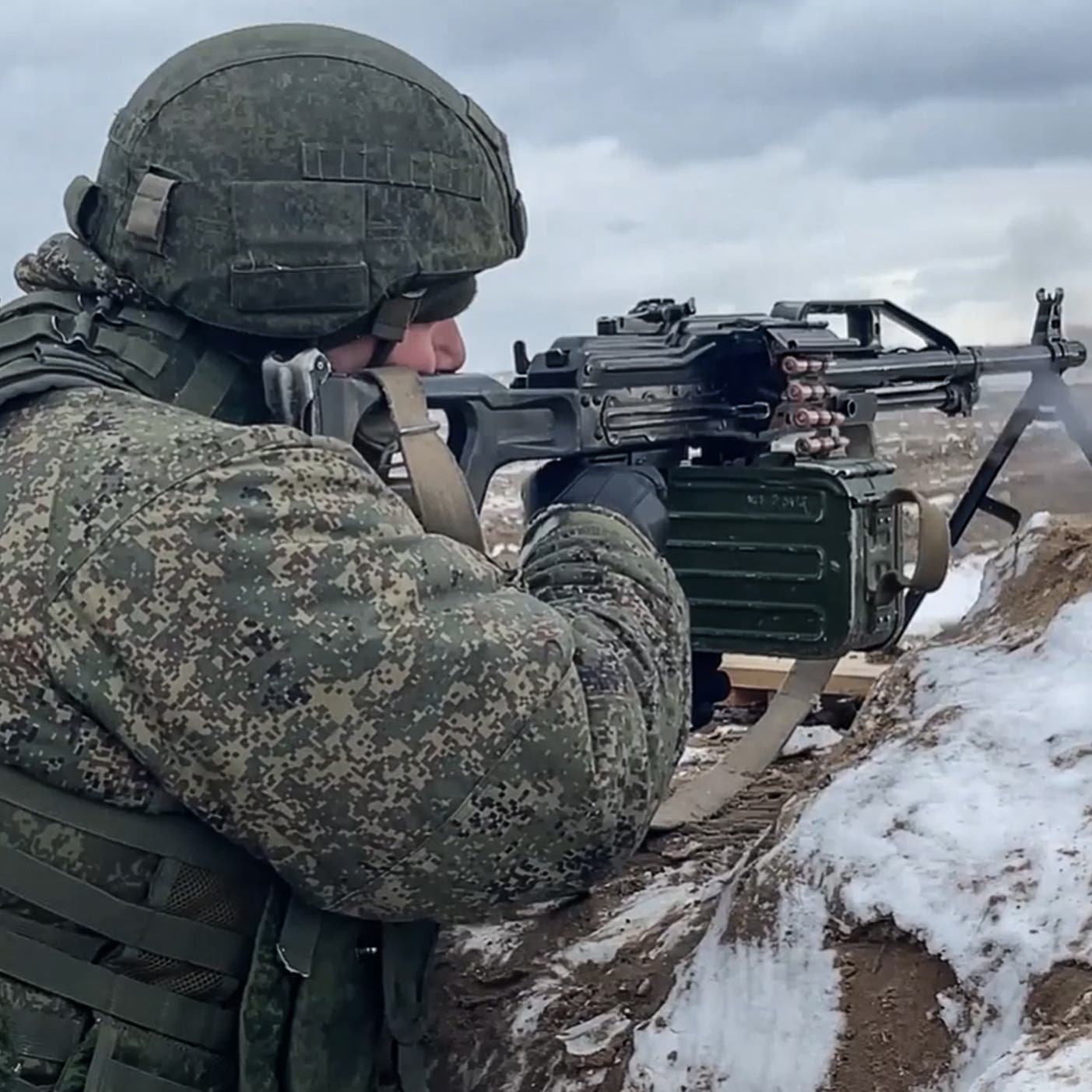 وسط مخاوف من هجوم على أوكرانيا.. بيلاروسيا تنقل قوات ومعدات 