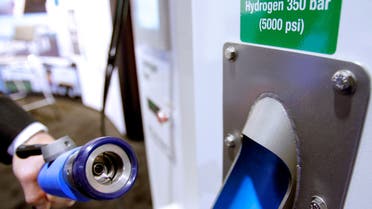 A hydrogen pump is displayed at the National Hydrogen Association's (NHA) annual convention in Long Beach, California March 13, 2006. (File Photo: Reuters)