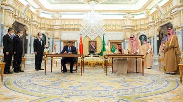 Saudi Arabia’s King Salman and China’s President Xi Jinping sign a comprehensive strategic partnership agreement between the two countries on December 8, 2022. (SPA)