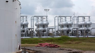 An oil storage tank and crude oil pipeline equipment is seen during a tour by the Department of Energy at the Strategic Petroleum Reserve in Freeport, Texas. (File Photo: Reuters)