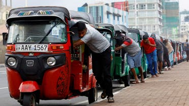 Drivers push auto rickshaws in a line to buy petrol from a fuel station, amid Sri Lanka's economic crisis, in Colombo, Sri Lanka, July 29, 2022. (File Photo: Reuters)