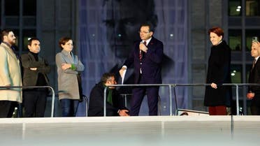 أكرم إمام أوغلو يلقي كلمة عند استقباله لوفد من أحزابٍ تركية معارضة