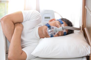 الجهاز التقليدي لعلاج انقطاع التنفس أثناء النوم