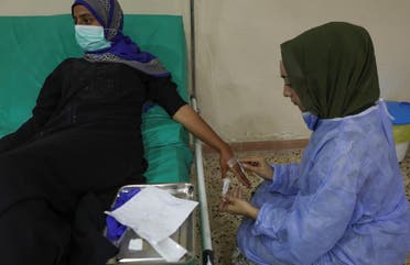 علاج سيدة يشتبه بإصابتها بالكوليرا في لبنان