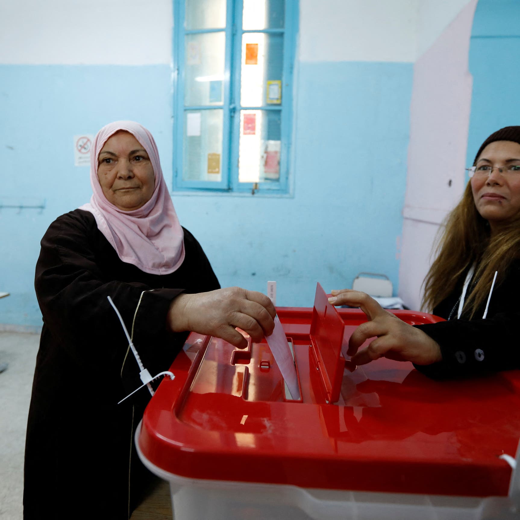 التونسيون يصوتون لانتخاب برلمان.. وسعيد: لا تفوتوا الفرصة