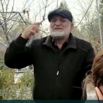شاهد إيراني يبكي بحرقة عند قبر ابنه.. "سنثأر له"
