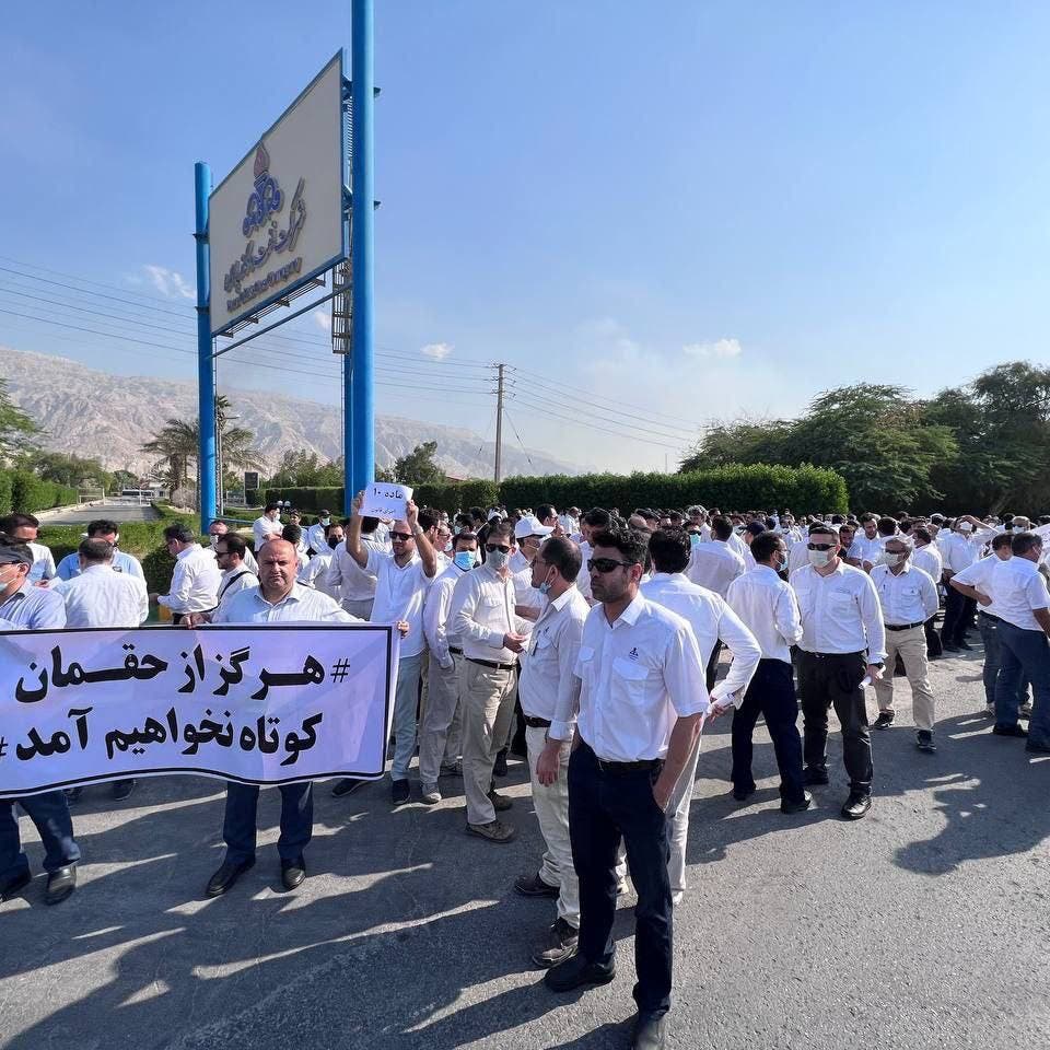 إيران.. إضراب واسع لعمال صناعات النفط