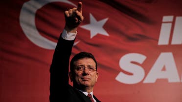 Istanbul Mayor Ekrem Imamoglu greets his supporters during a rally to oppose the conviction and political ban of himself, a popular rival to Turkish President Tayyip Erdogan, in Istanbul, Turkey, December 15, 2022. REUTERS/Dilara Senkaya