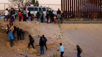Migrants throng US-Mexico border in asylum limbo