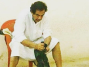 بصورة غسل الملابس.. فنان إيراني يحذر خامنئي من مصير صدام 