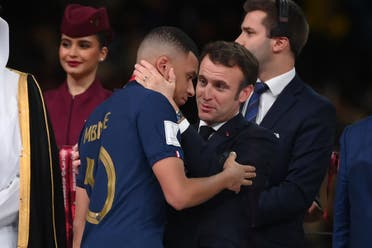 Macron consoles Mbappe (AFP)