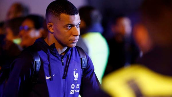 Mbappé looks pale after the French national team’s plane arrives in Paris