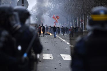 من المواجهات بين الشرطة الفرنسية والمحتجين في باريس - فرانس برس