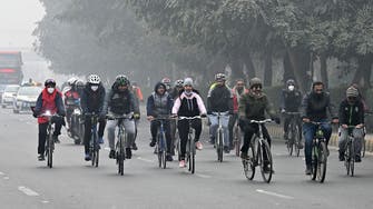 Cyclists brave Lahore smog to convince drivers to ditch their cars 