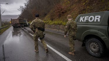 عناصر من قوة حفظ السلام التابعة للناتو - كفور - على حدود كوسوفو وصربيا