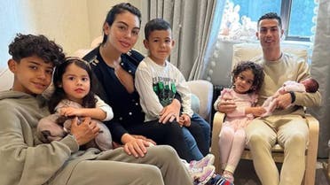 كريستيانو رونالدو وجورجينا وأطفالهم 