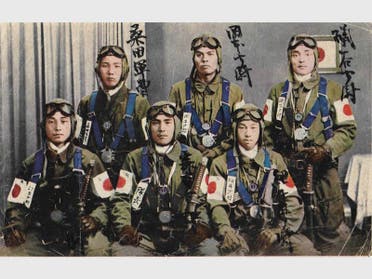 صورة ملونة لعدد من الطيارين الانتحاريين اليابانيين