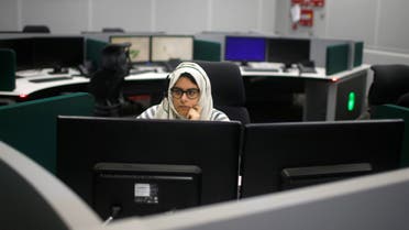 A Saudi woman works inside the first all-female call centre in the kingdom's security sector, in the holy city of Mecca, Saudi Arabia August 29, 2017. (File photo: Reuters)