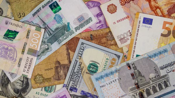معروض كبير من الدولار يُربك حسابات تجار العملة في مصر