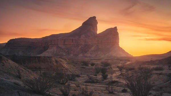 Video.. Waterfalls catch the eye of the “Al-Hariq” area in central Saudi Arabia