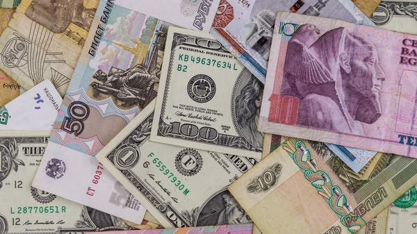 Le prix du dollar augmente à nouveau face à la livre sterling dans les banques égyptiennes