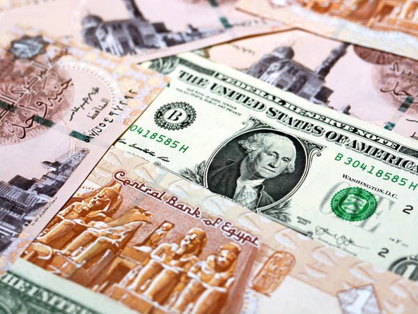 سعر الدولار في مصر يقفز بالسوق السوداء مع ترقب خفض جديد للجنيه غدا