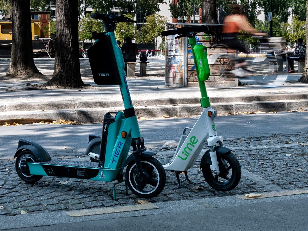 Parisians to on keeping or halting e-scooter rental services | Al Arabiya English