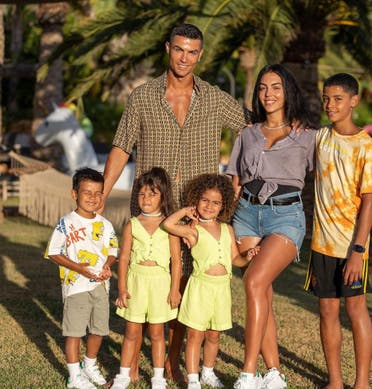 رونالدو وجورجينا مع أطفالهما - من حساب جورجينا في إنستغرام